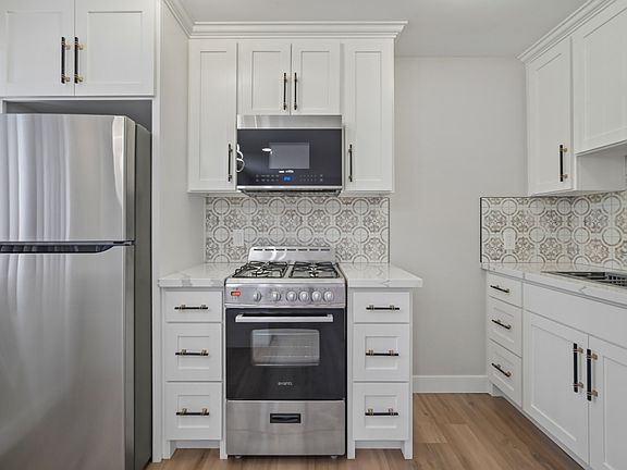 5th image of 14420 Vose St APT 22