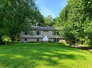 109 Overlook Dr, Montague, NJ 07827