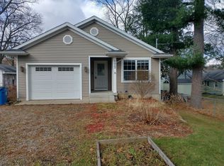 5423 N Riverview Dr, Kalamazoo, MI