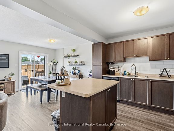 3rd image of 200 Daffodil Ct