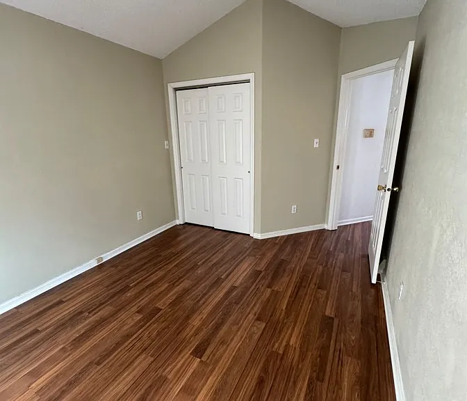 525 Highwood Cir — Photo 7
