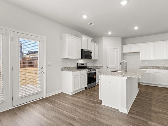 4th image of 646 Lytham Ct