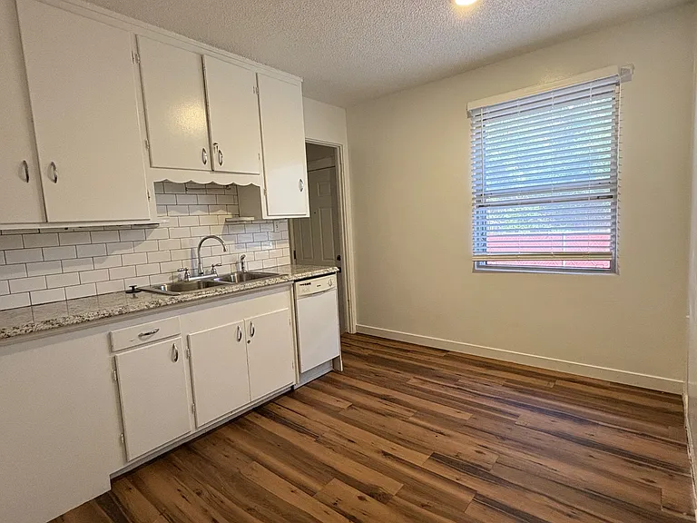 2739 S Melbourne St — Photo 14