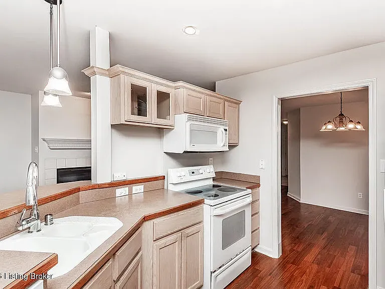 1107 Belmont Park Way — Photo 10