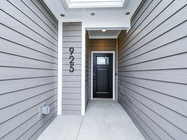 Rosenthal Dr — Photo 33