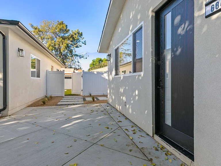 6844 Cedros Ave — Photo 2