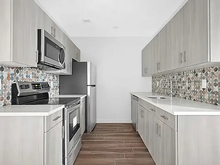 906 E New York Ave #6E — Photo 1