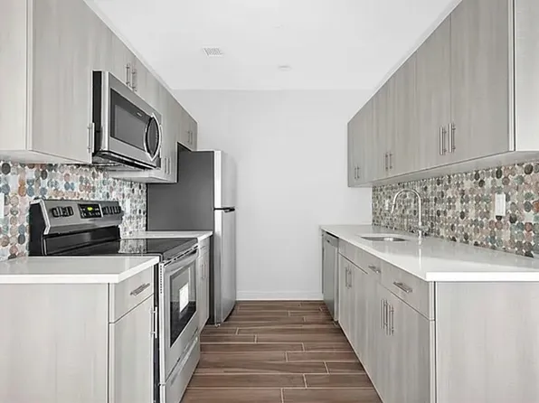 906 East New York Avenue image 1 of 10