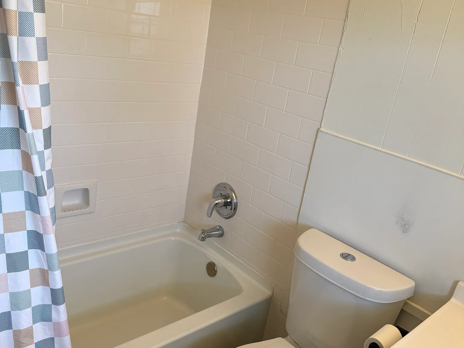 406 Hialeah Ave — Photo 3