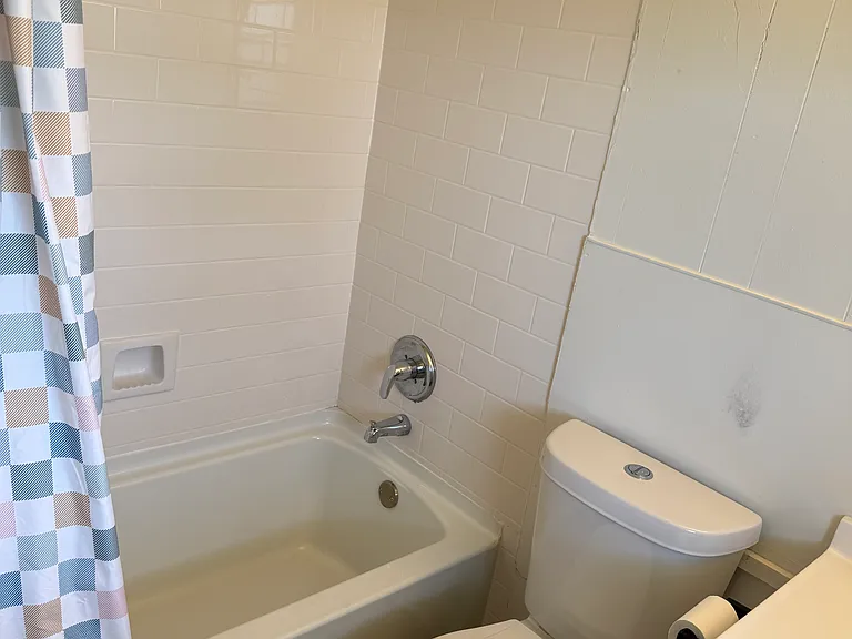 406 Hialeah Ave #6 — Photo 4