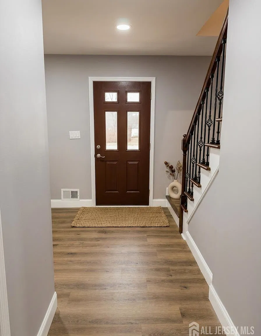 4 bed, 2.5 bath, 2382 sqft, $5,800 — Photo 2