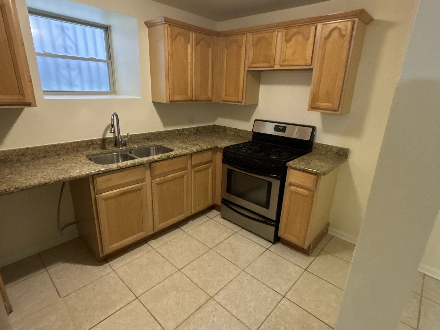 2 bed, 1000 sqft, $1,500 — Photo 2