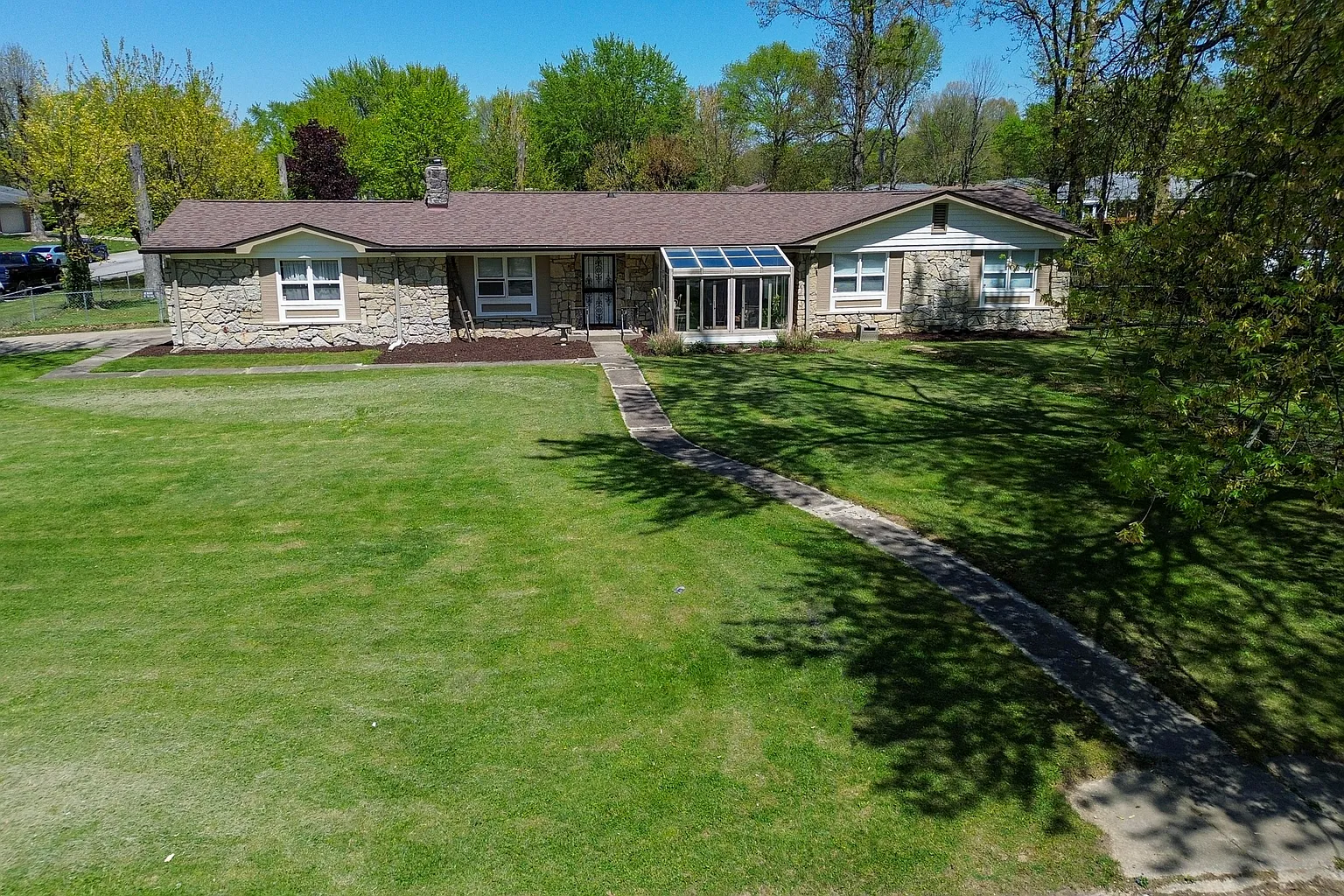 3416 Catalpa Ave photo 1