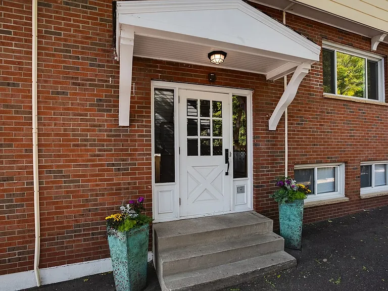 441 Grand Ave — Photo 16