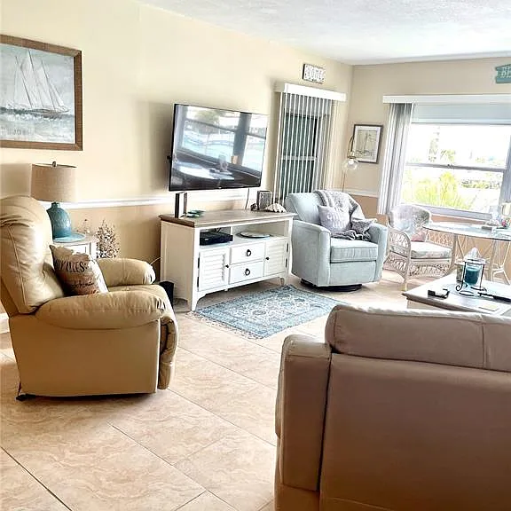 4650 Cove Cir #402 — Photo 11