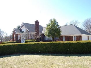 5 Country Club Ln, Edwardsville, IL 62025