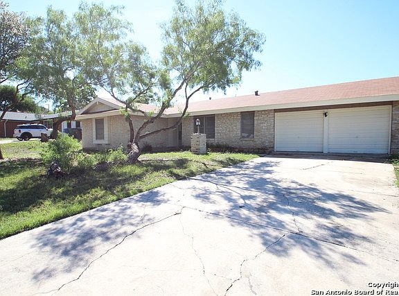 3rd image of 310 Threadneedle Ln