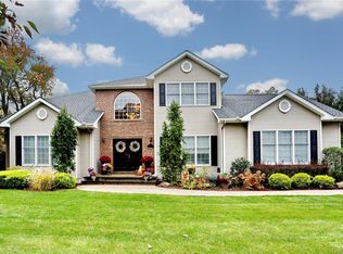 1 Meriwether Trl, Congers, NY 10920