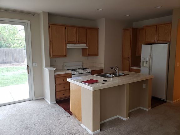 3rd image of 3252 Maui St