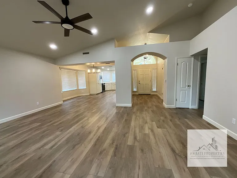 1834 E Lester Ave — Photo 7