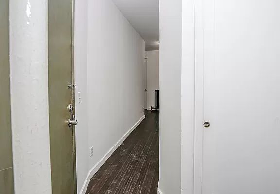 5th image of 221 Howard Ave APT 1R