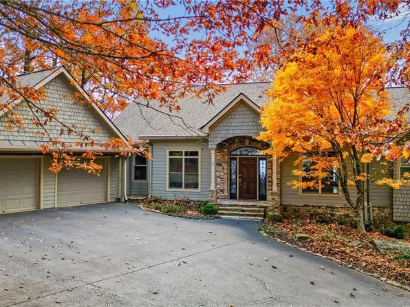 132 S Sanderlin Mountain Dr, Jasper, GA 30143