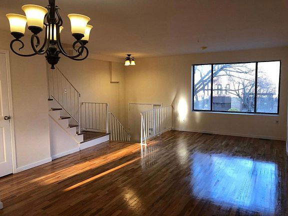 3rd image of 202 Grasmere Dr