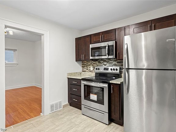 4th image of 1007 Caledonia Ave
