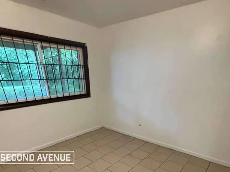 13131 S Rhodes Ave — Photo 9