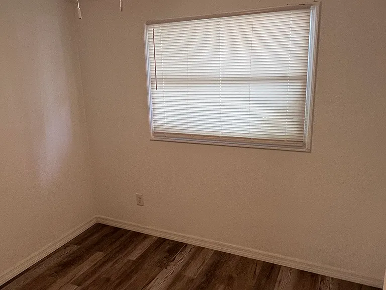 5906 S 81st St — Photo 30