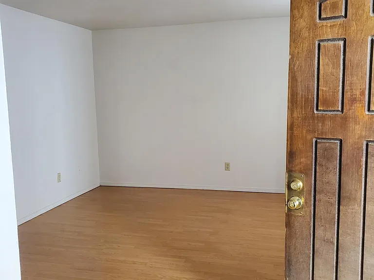 325 Pearson Dr #3 — Photo 1