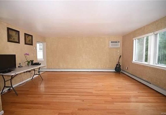 2nd image of 55 Dell St #1