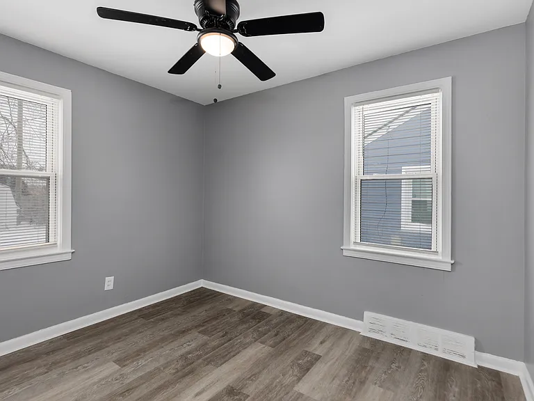 23023 Rosalind Ave — Photo 4