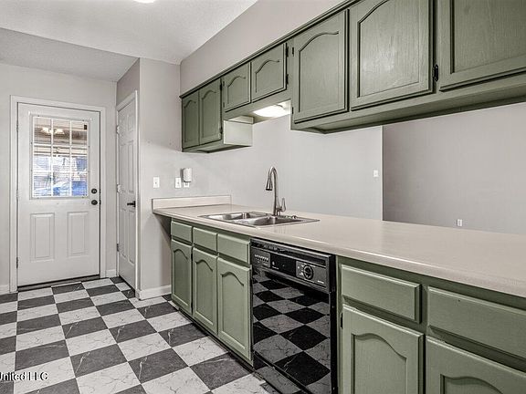 4th image of 270 Gaslight Cv