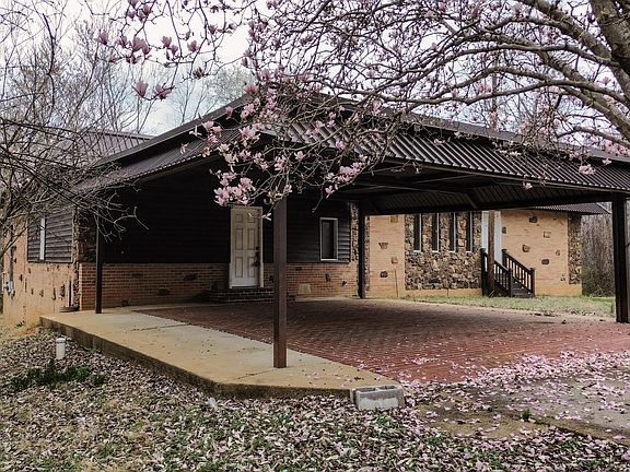 2nd image of 953 Riverside Dr