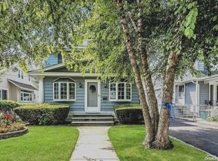 126 Sherman St, Lynbrook, NY 11563