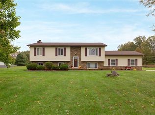 1046 New Milford Rd, Atwater, OH 44201