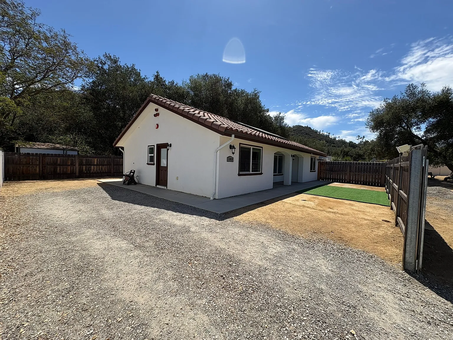 3 bed, 1200 sqft, $3,300 — Photo 2