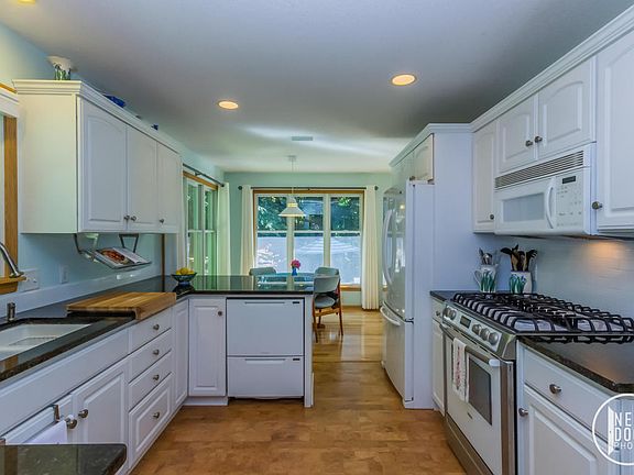 5th image of 13702 Forest Park Dr