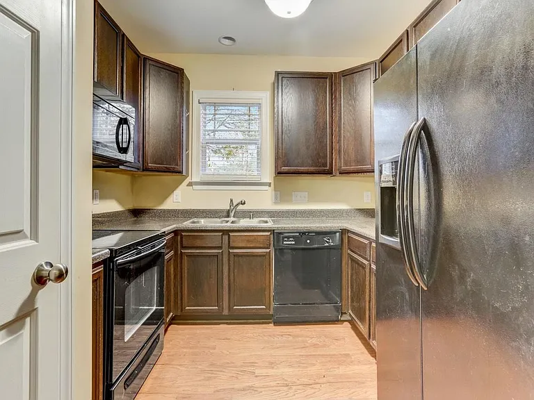 2115 Fieldhouse Ave — Photo 9