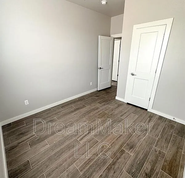 5329 E Maple Rd — Photo 8