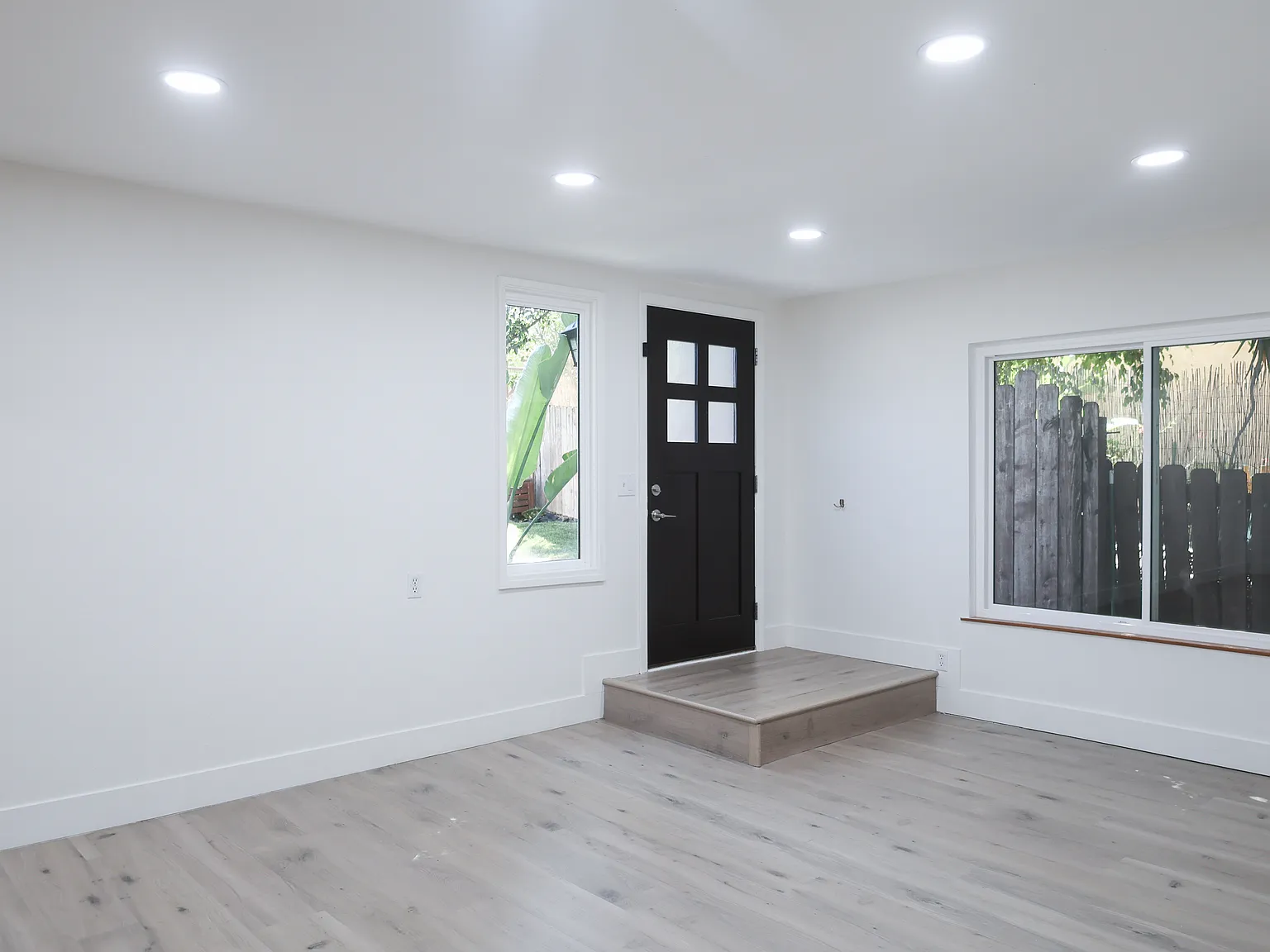 3 bed, 1260 sqft, $4,395 — Photo 3