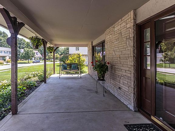 3rd image of 131 Nicole Dr