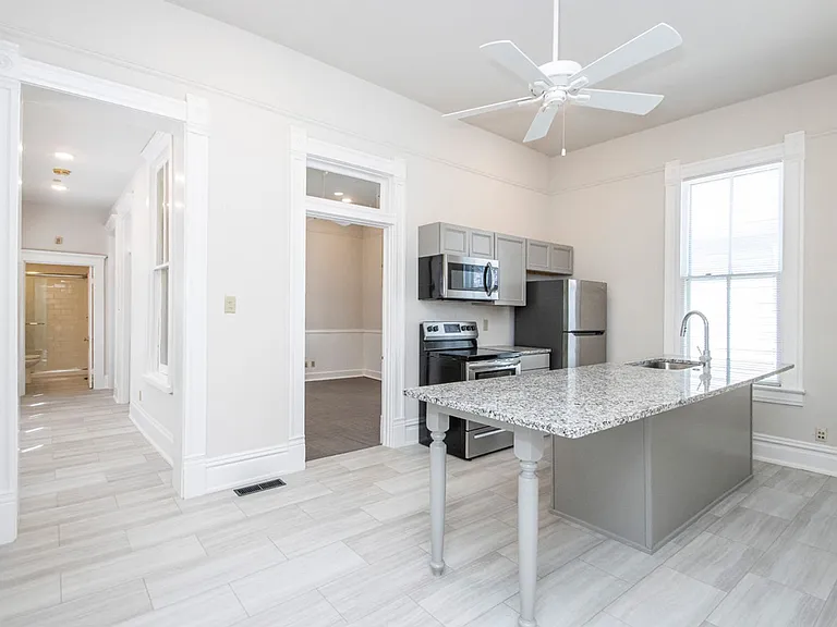 112 S Pulaski St — Photo 11