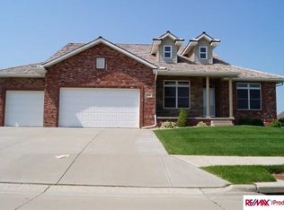 9712 Hazeltine Ave, Omaha, NE 68136