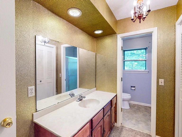 916 Huntington Cir — Photo 34