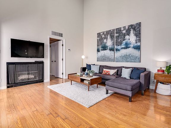 3rd image of 1339 N Columbus Ave Unit 321