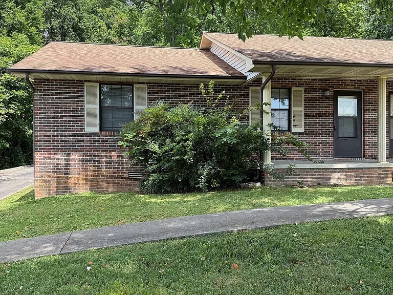 4605 Eastburn Dr — Photo 1