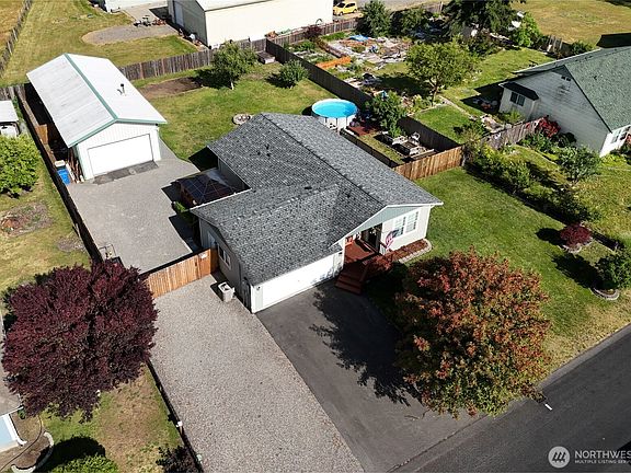 3rd image of 17930 Iris Place SW