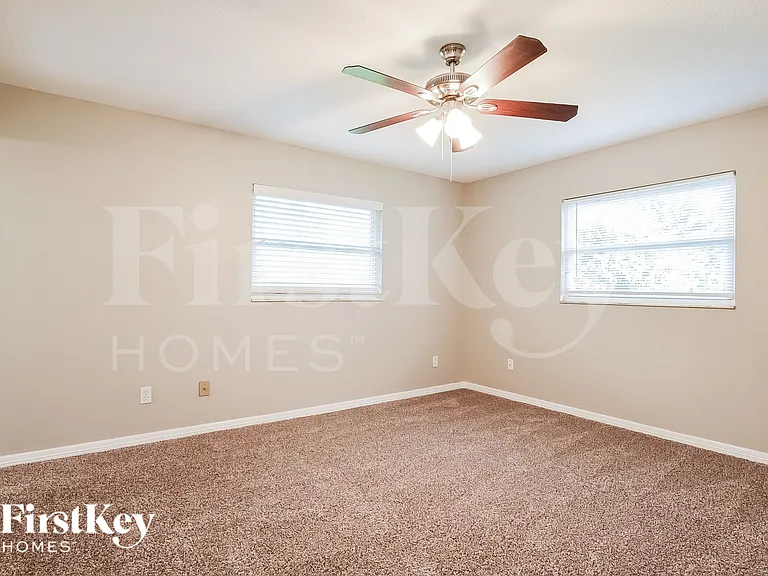 504 Saint Dunstan Way — Photo 12